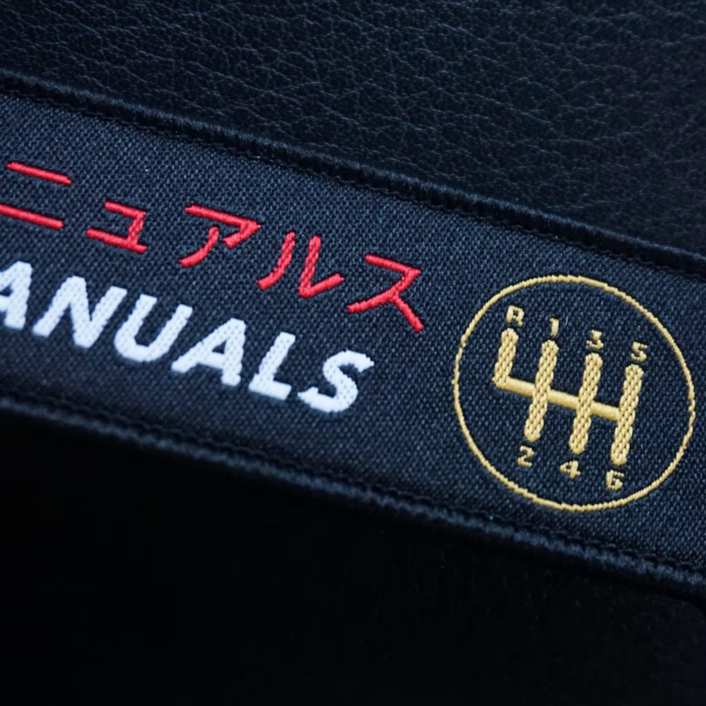 Llavero Save The Manuals, fuente JDM Katakana, llavero dorado